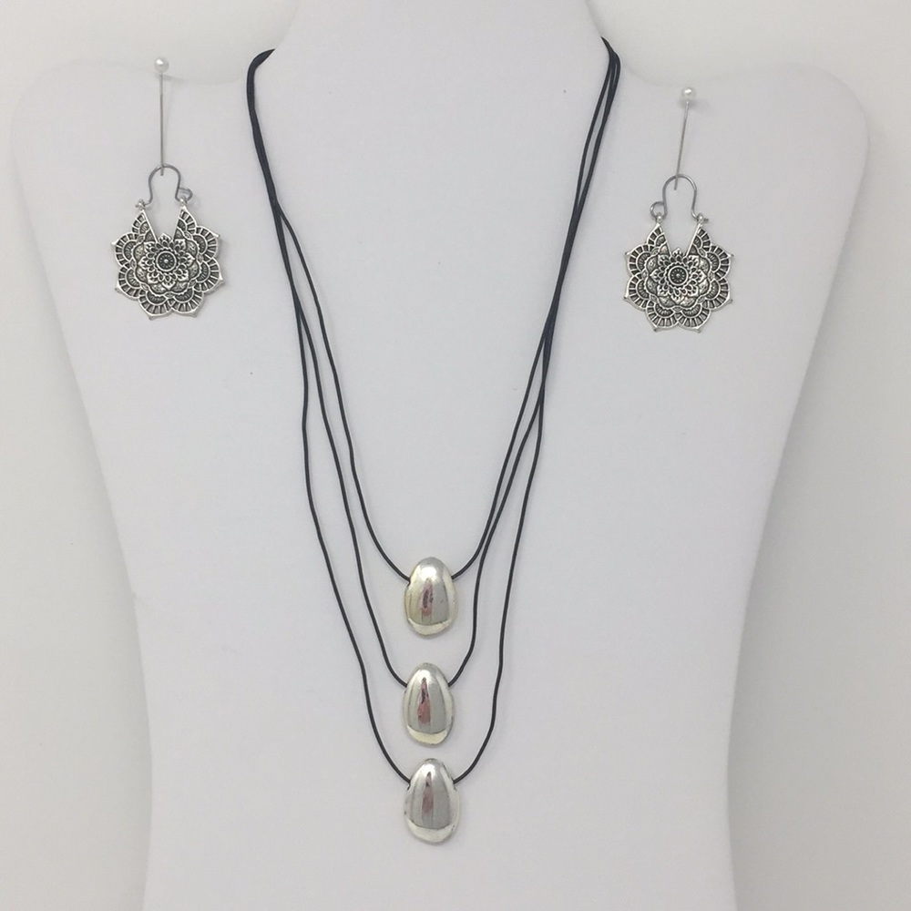Tibetan earrings & silver/black tiered necklace